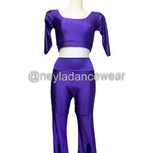 Conjunto de danza Muhsina en color morado metálico con top de manga 3/4 y pantalón con aberturas.
