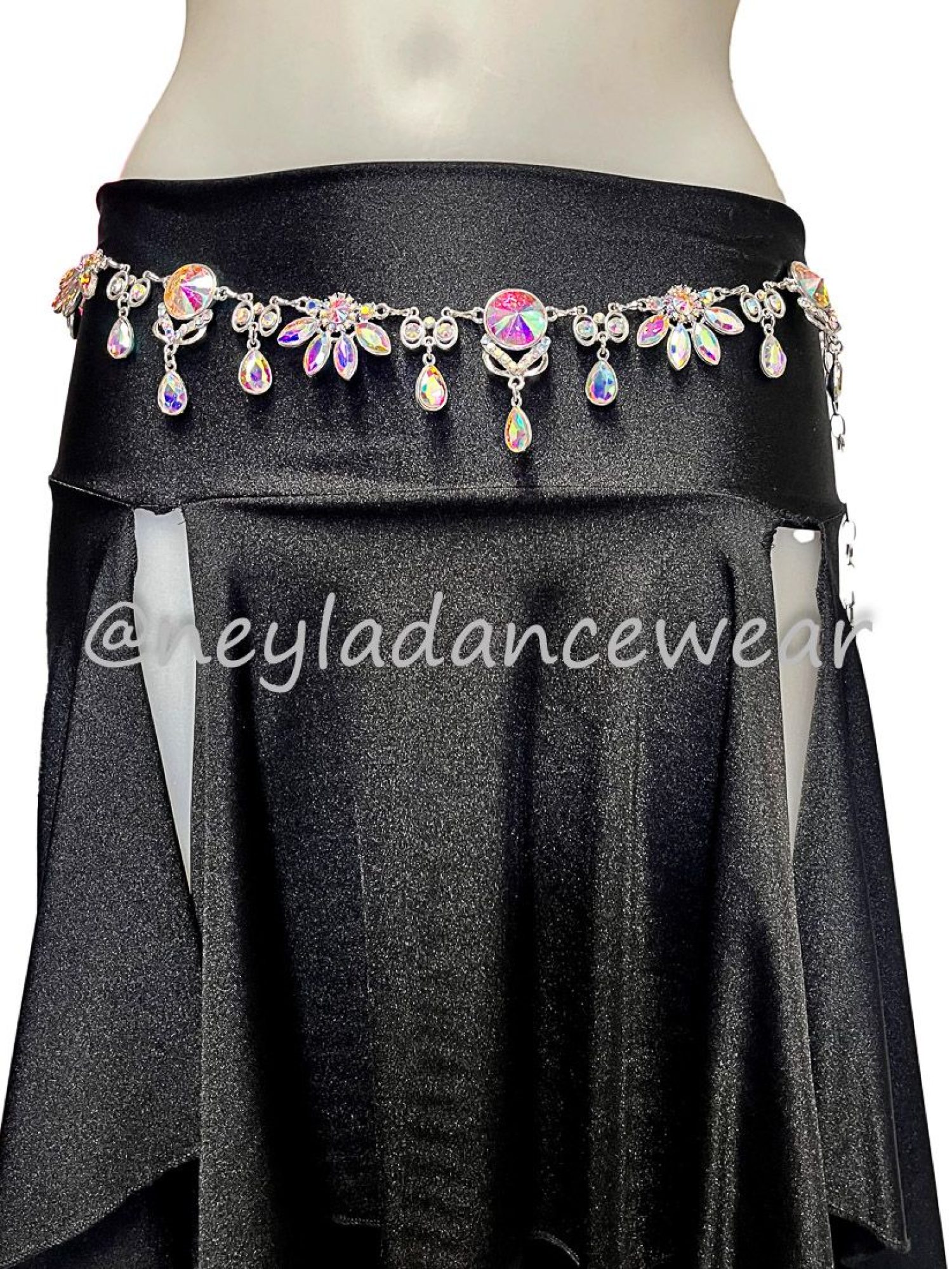 Cinturón de pedrería para danza del vientre con cristales en forma de flor y lágrima.